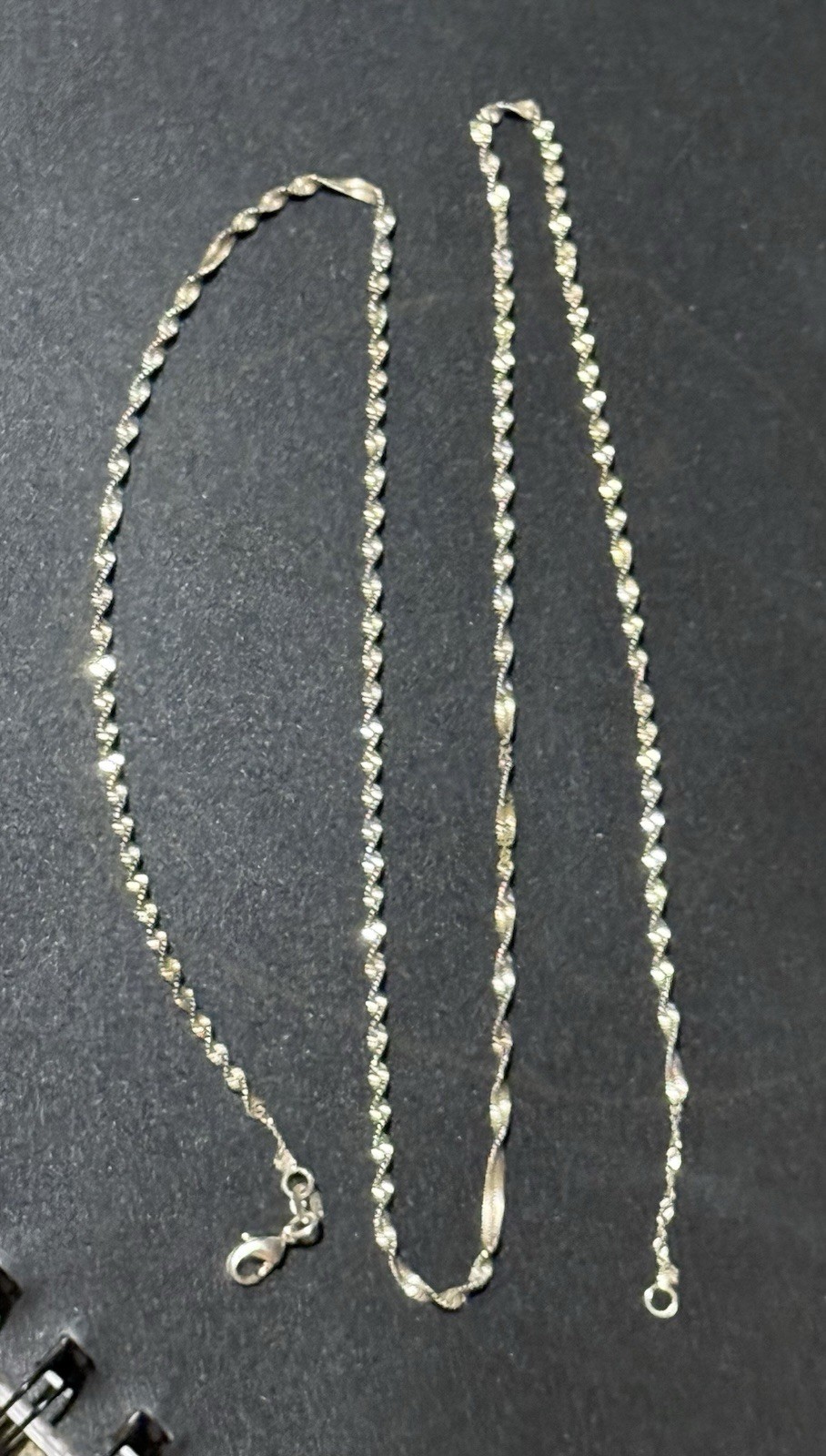 26” X 2.5mSilver Twisted Herringbone Chain Lobster Clasp Very Unique! Beautiful!