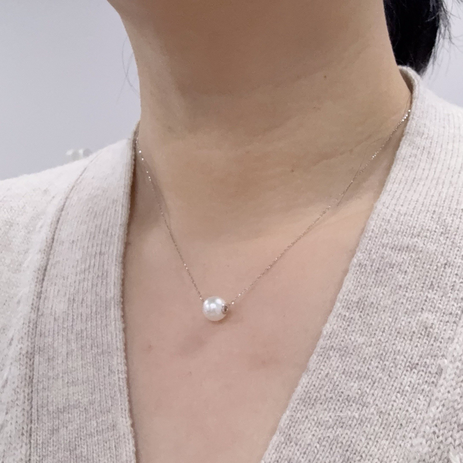 High Luster 8.2mm White Japanese Akoya Pearl Pendant Necklace,Platinum 850,18″