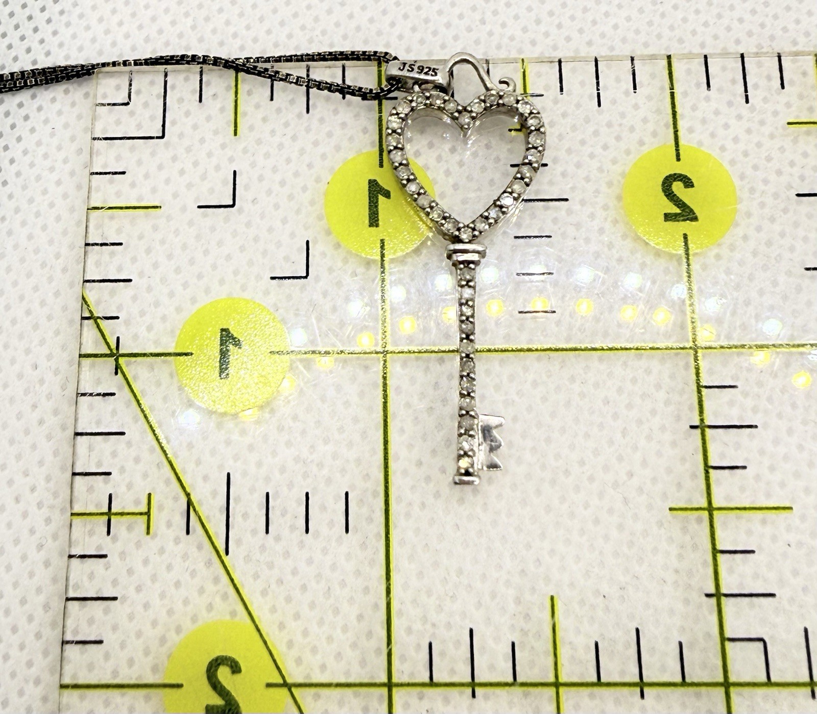 J STERLING SILVER CLEAR/ BLACK DIAMONDS OPEN HEARTS KEY PENDANT NECKLACE