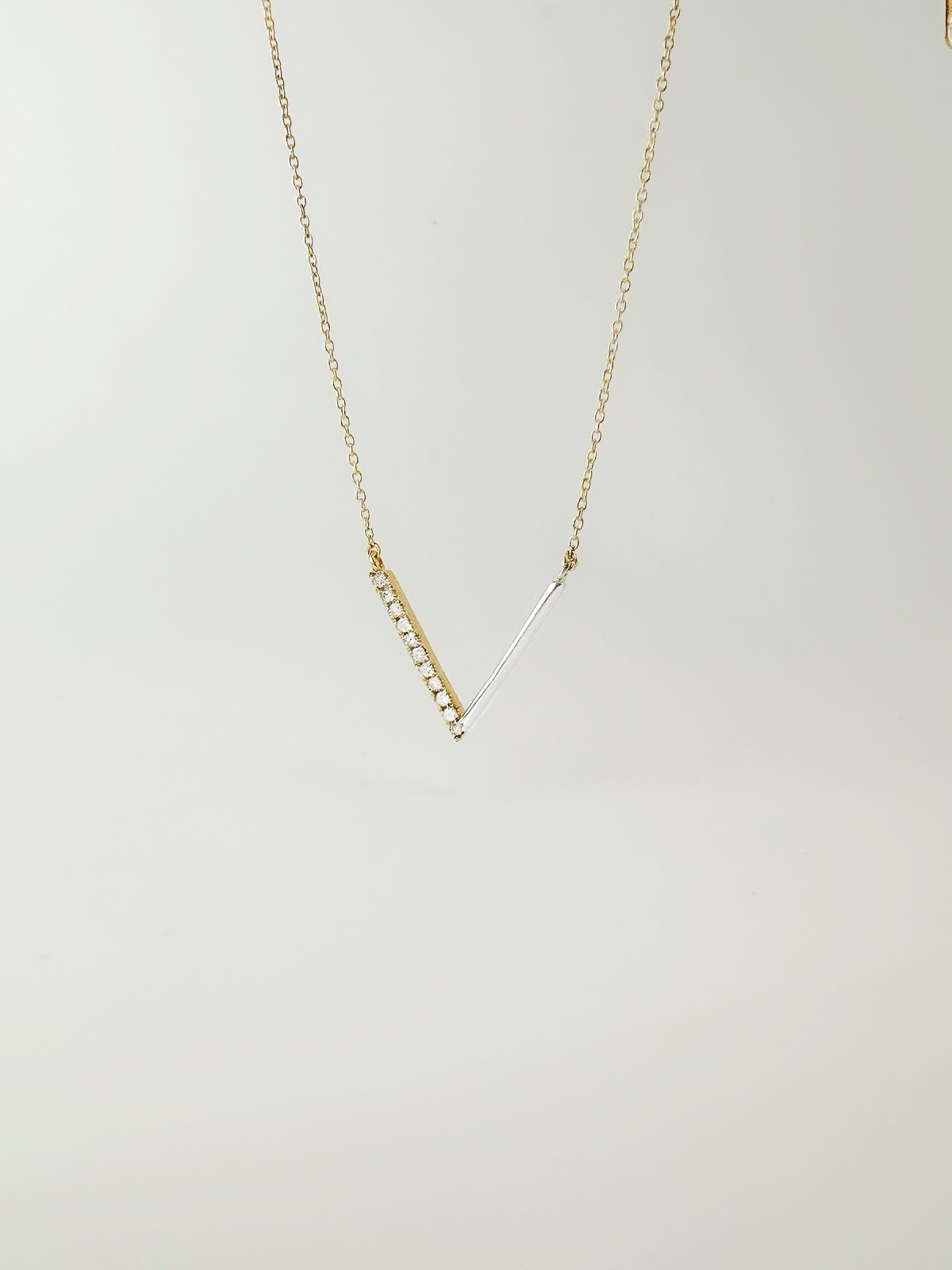 18K Solid Gold V Shape Diamond Necklace Women 0.08ct VS Natural Gift