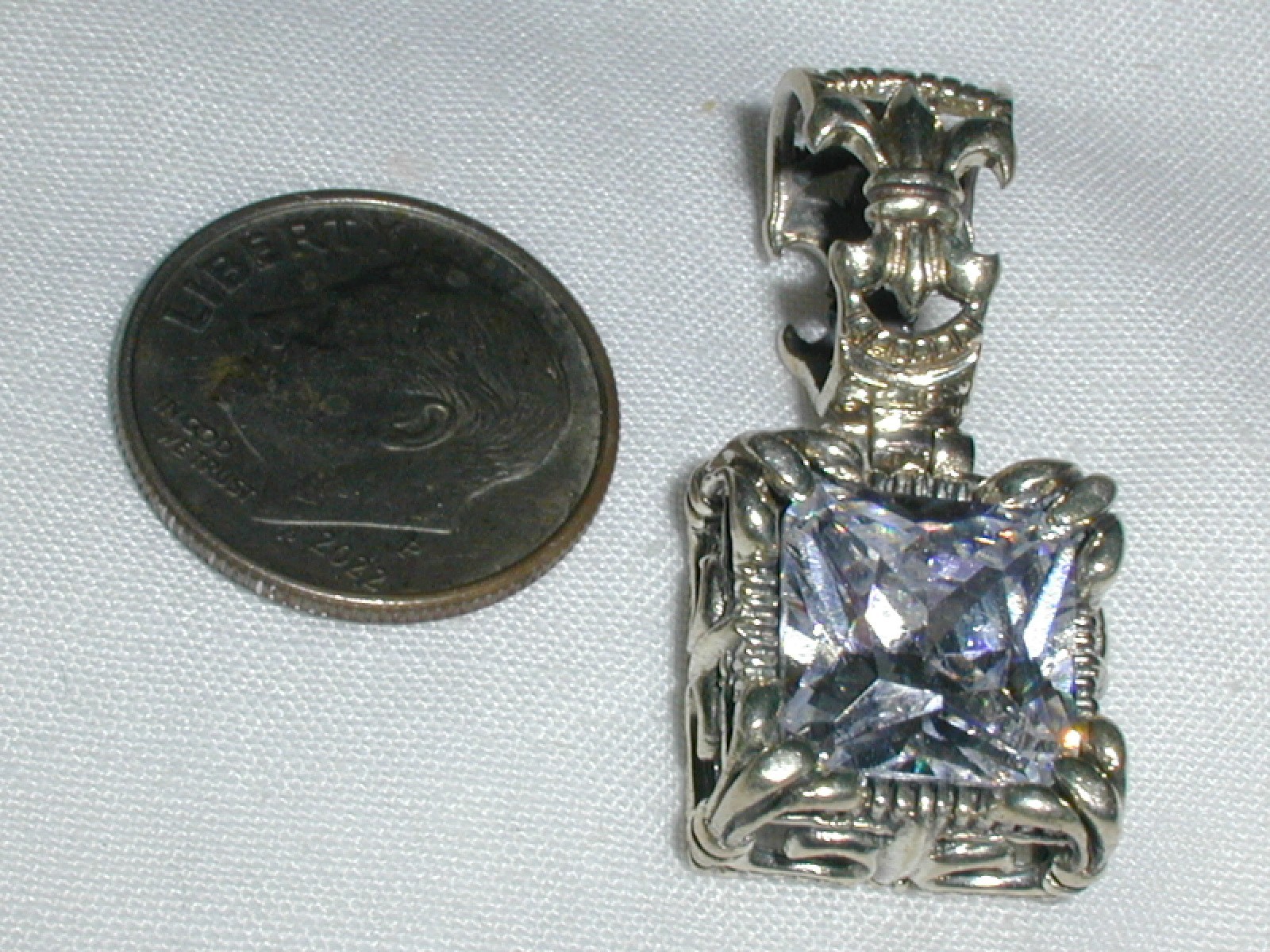 SILPADA STERLING SILVER LARGE PRONG SET WHITE TOPAZ STONE W/ FLEUR-DE-LIS BALE!