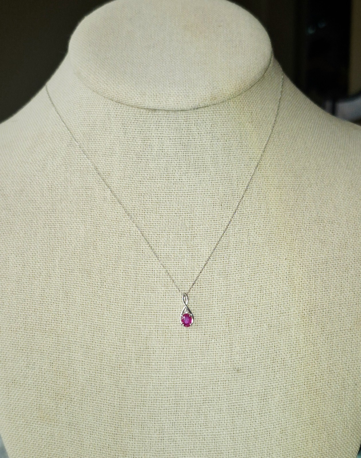 BEAUTIFUL 18k GOLD NATURAL RED RUBY & DIAMOND PENDANT 16″ NECKLACE W/CERTIFICATE