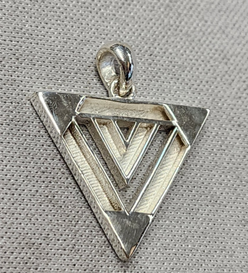 A1 Silver Hub Sterling Silver 2.2g Double Triangle Pendant 24mm