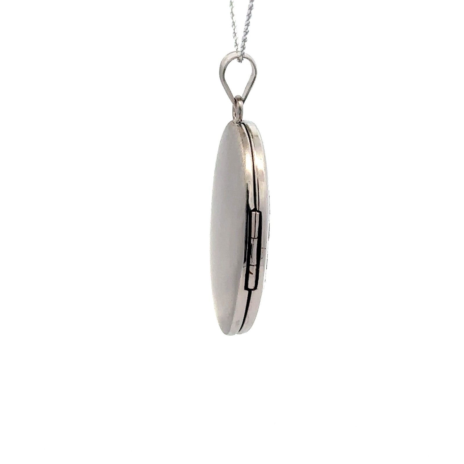 Sterling Silver Oval Locket With Tree (20 x 32 mm)