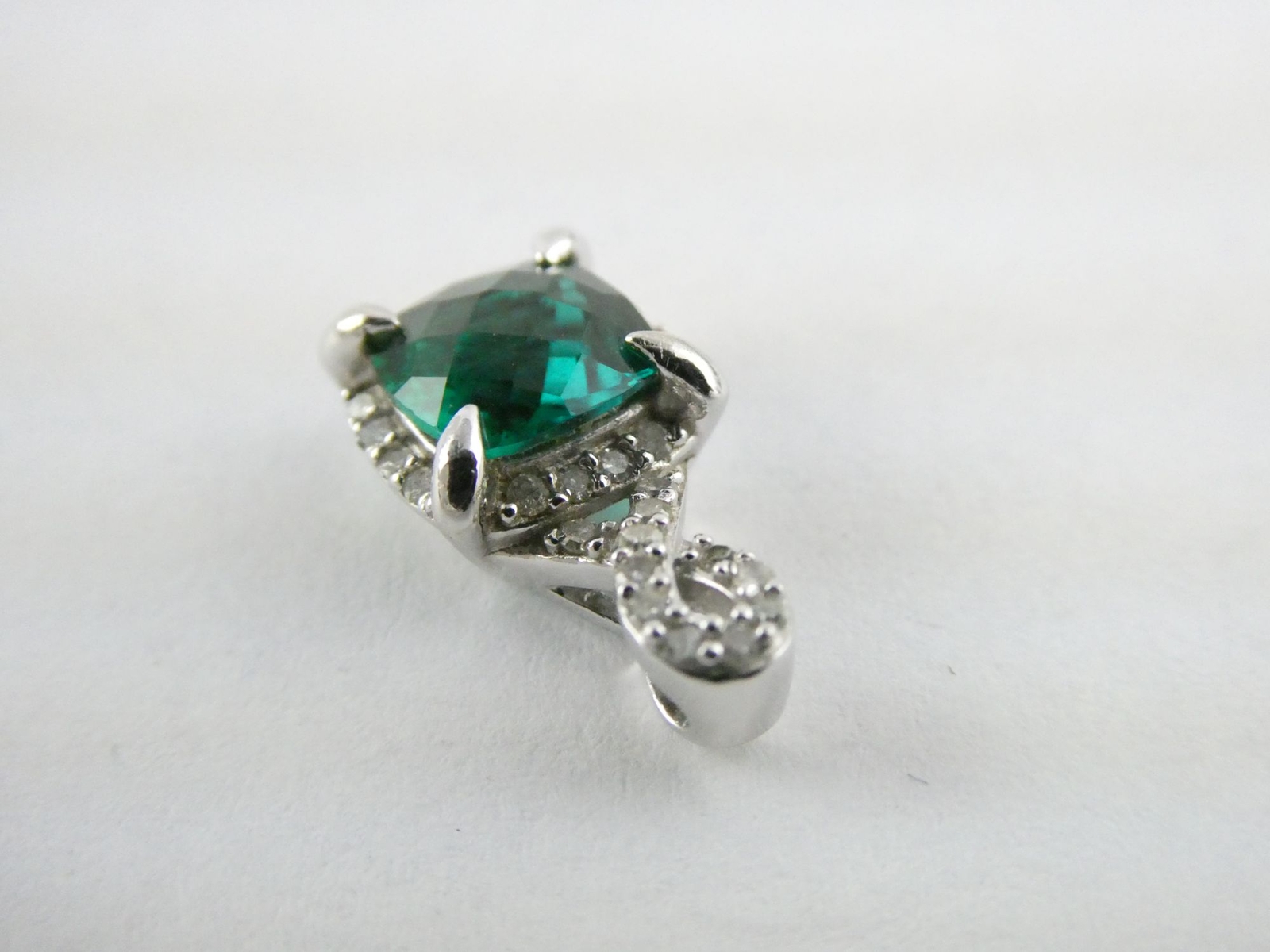 SR Designer Sterling Silver Lab Created Emerald and Diamond Pendant 1.4g 5/8 In
