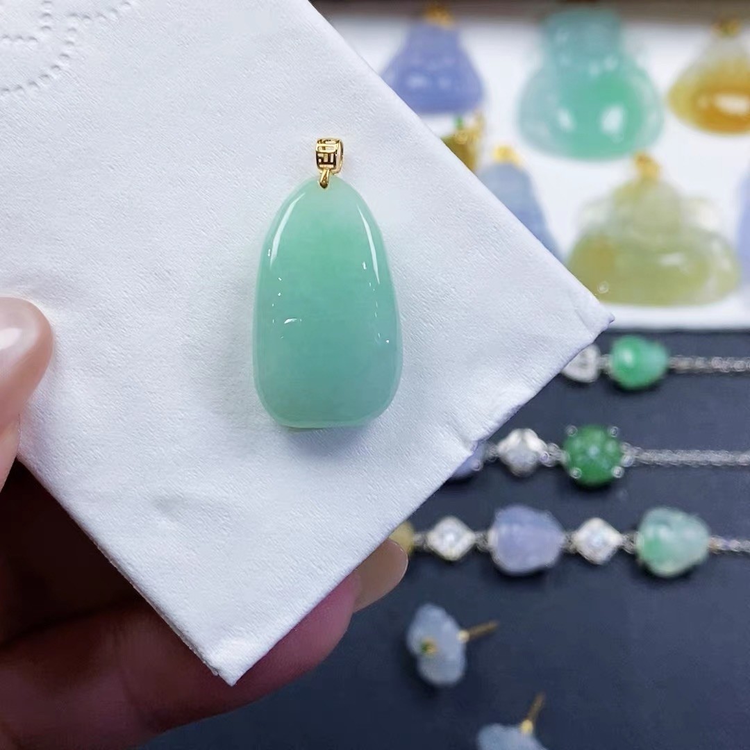 Grade A 100% Natural Untreated Myanmar Jadeite Light Green Pendant 18k Gold