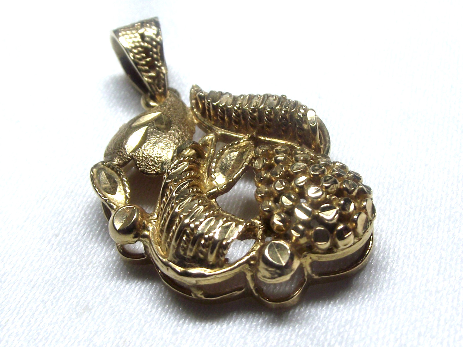 *** HIGH GRADE GOLD *** ? 18ct / 21ct ? FANCY Design PENDANT * approx 6GMS *