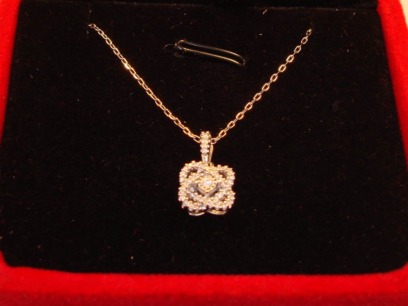 KAY JEWELERS “THE CENTER OF ME” STERLING SILVER W/1/10CTW DIAMOND NECKLACE!