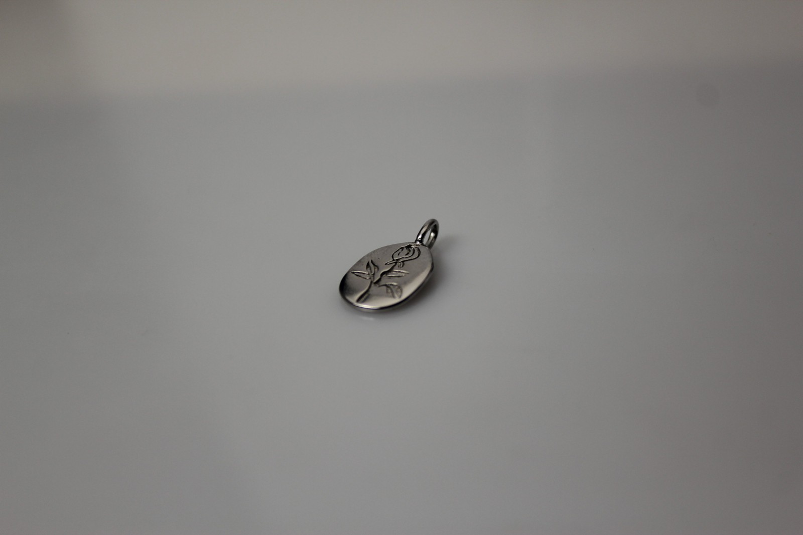 925 Sterling Silver Rose Engraved Small Oval Pendant 0.7 Grams (PEN10462)