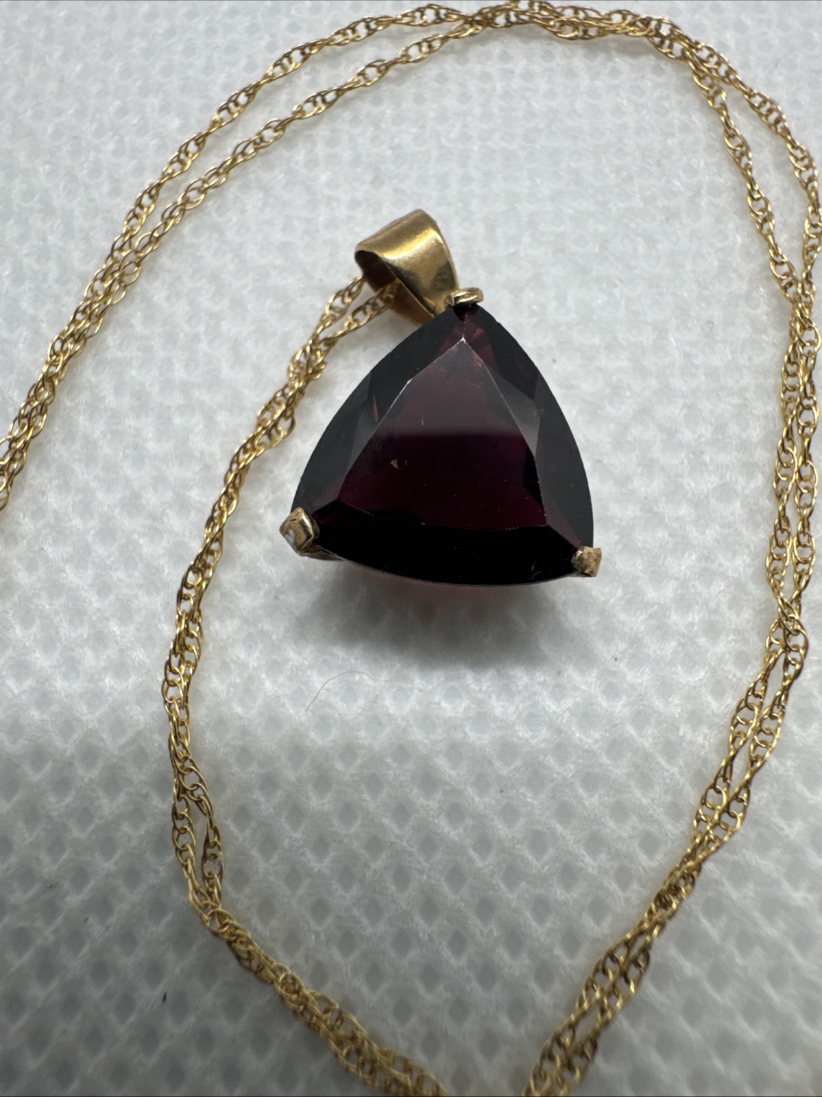 10K Yellow Gold Dark Red Trillion Cut Garnet Triangle Pendant Necklace 18”