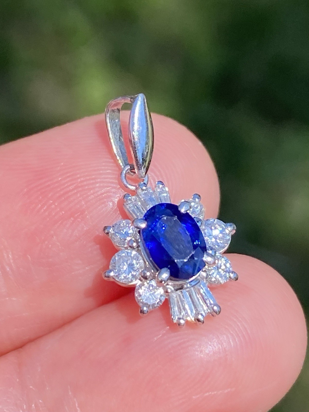 Beautiful 1.16CTW 100% Natural Quality Sapphire & VS Diamond Platinum Pendant