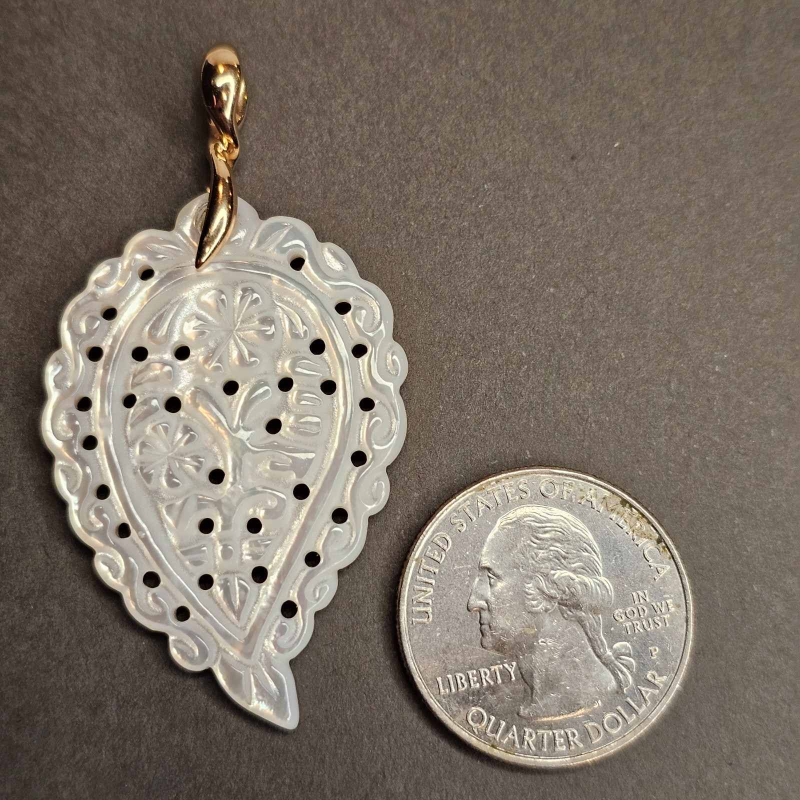 Tamara Comolli INDIA Medium 18K Gold White Mother of Pearl Leaf Pendant TC