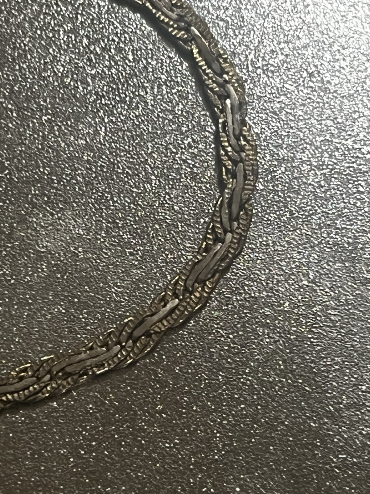14 KT Yellow & White Gold Byzantine Style Chain 8in Bracelet. Weighs 5.103 Grams