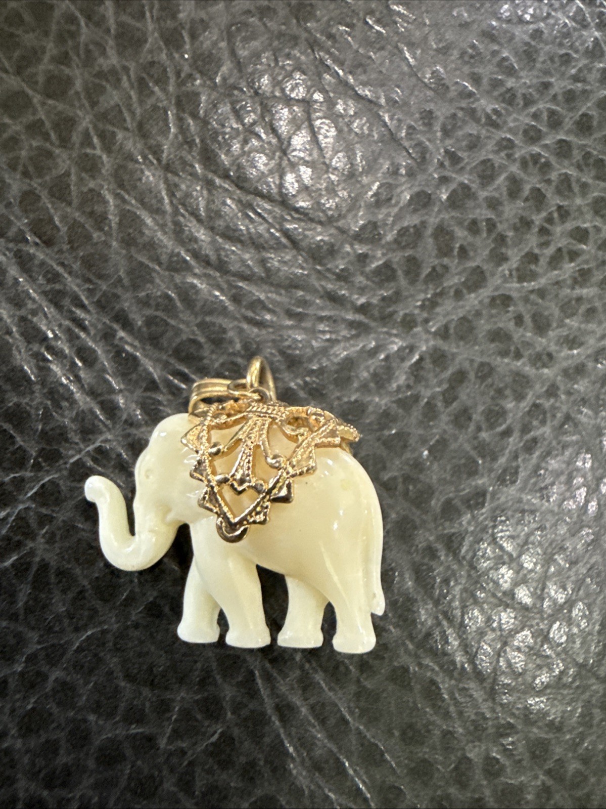 Estate Vtg 14K Gold Ornate Saddle Carved Elephant Charm Pendant Lucky