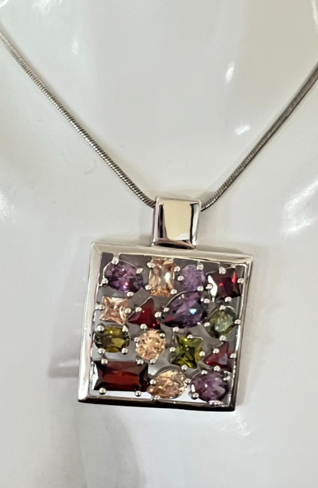 Michael H Jewelry – Multi-Color Gemstone 1.5″ Pendant (VINTAGE)