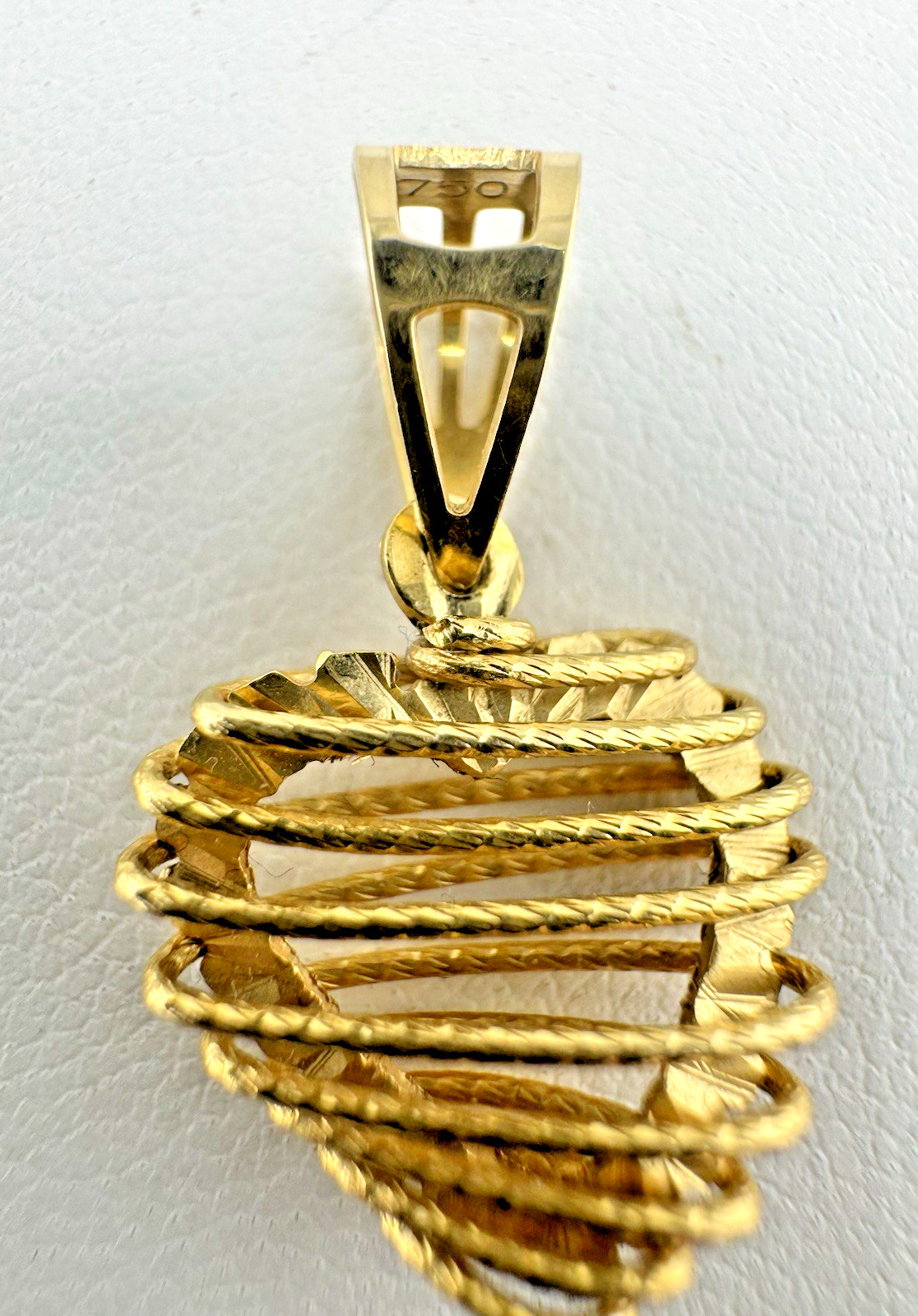 18K Yellow Gold Heart Shaped Pendant – 1/2″ / 1.5 Grams – NICE!