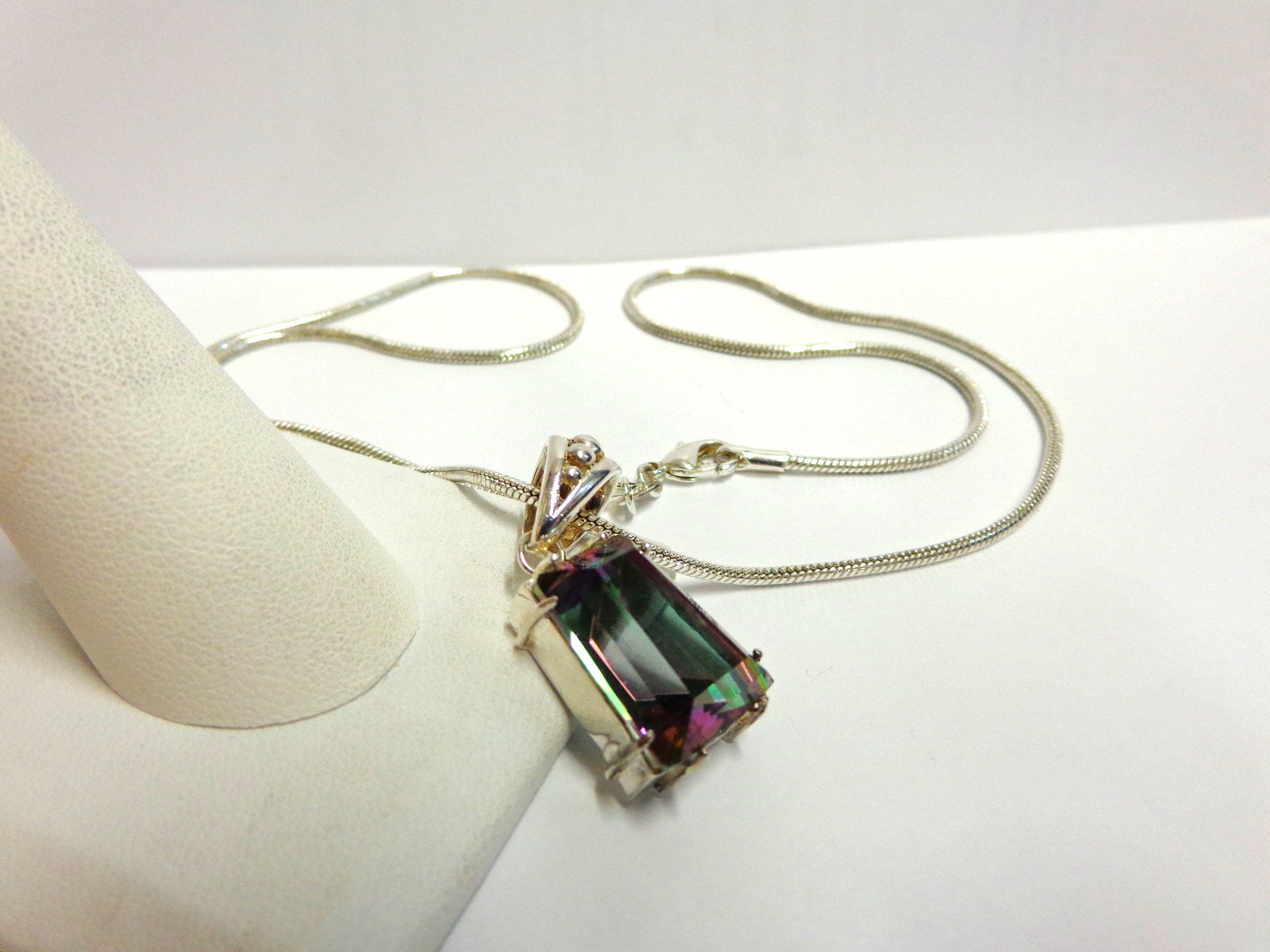 sterling silver mystic topaz necklace sz 21 in lg w/1.25 in pend/wgt 16 gr tcw 6