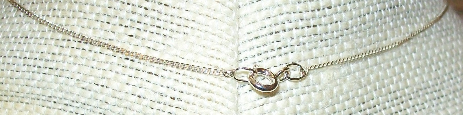 Vtg Sterling Silver Marked 925 Flower Pendant with Red Center Stone on 18″ Chain