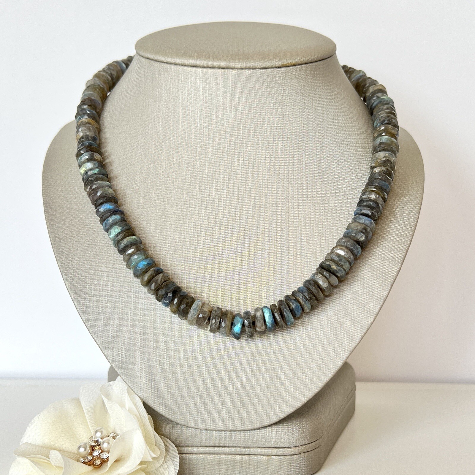 Genuine Labradorite (352cts) 14k Strand/String Beaded Necklace, New 18.5″
