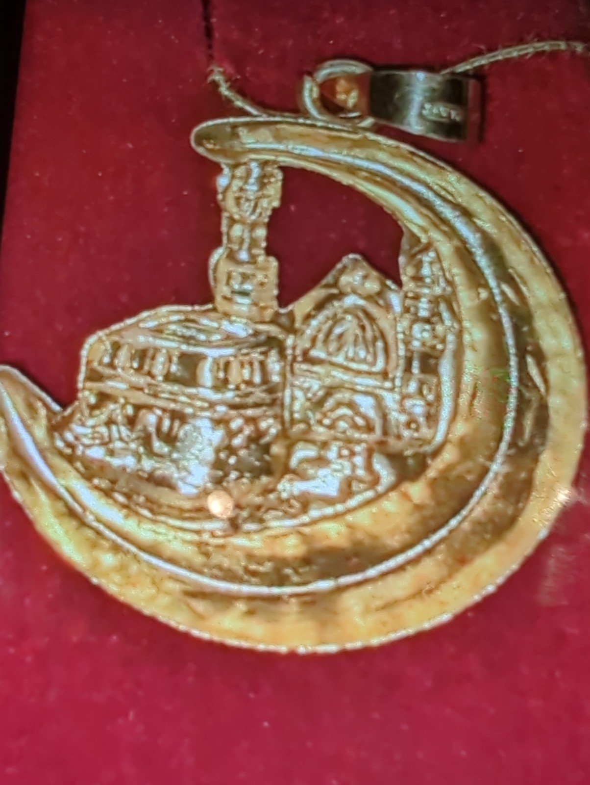 21 Carat Solid Gold Pendant Makkah & Madina 2 In One From Makkah.
