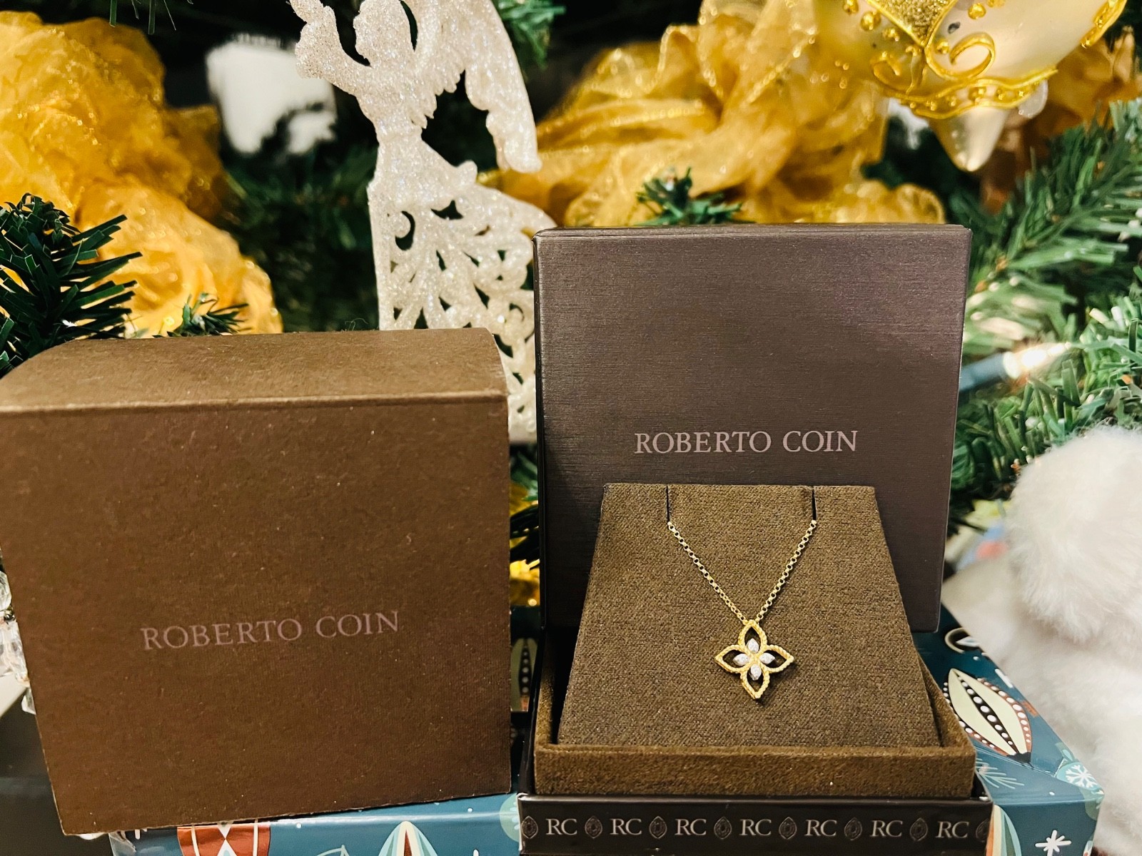 Gorgeous Roberto Coin Princess Flower Necklace Size Small 15mm