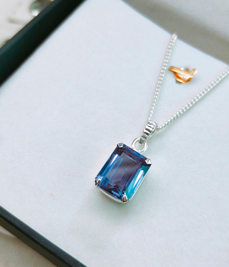 Natural Alexandrite 100% Color Change Gemstone Pendant 925 Sterling Silver