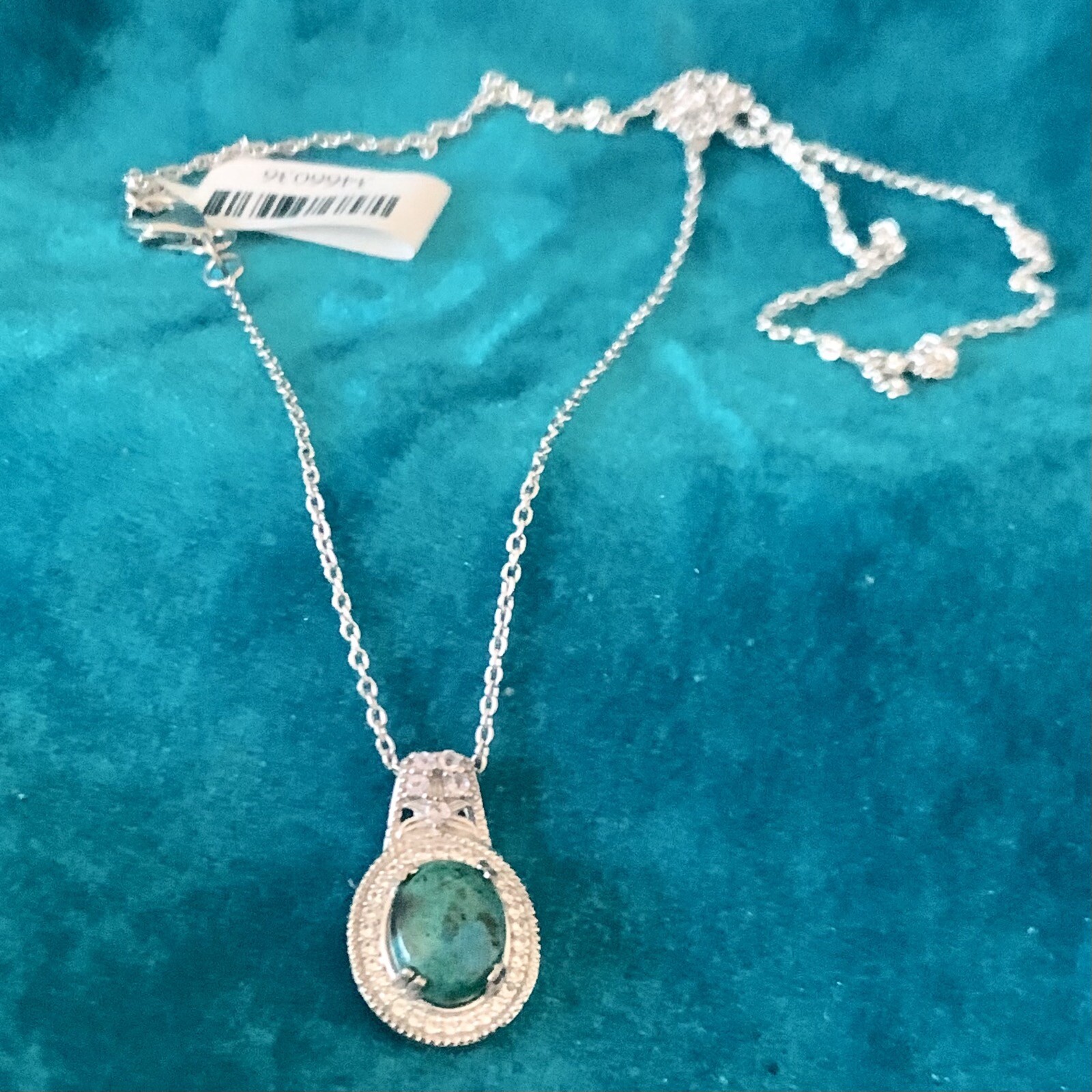 Sterling silver pendant necklace – Green stone – Malachite possibly 19 in chain