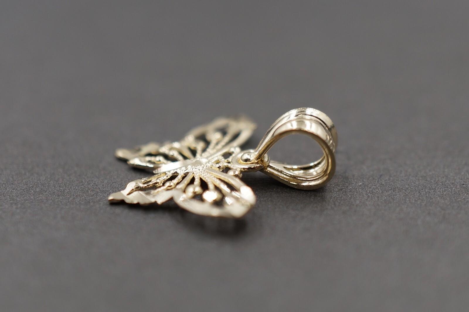 10K Solid Yellow Gold 0.65″ Small Diamond Cut Butterfly Charm Pendant.