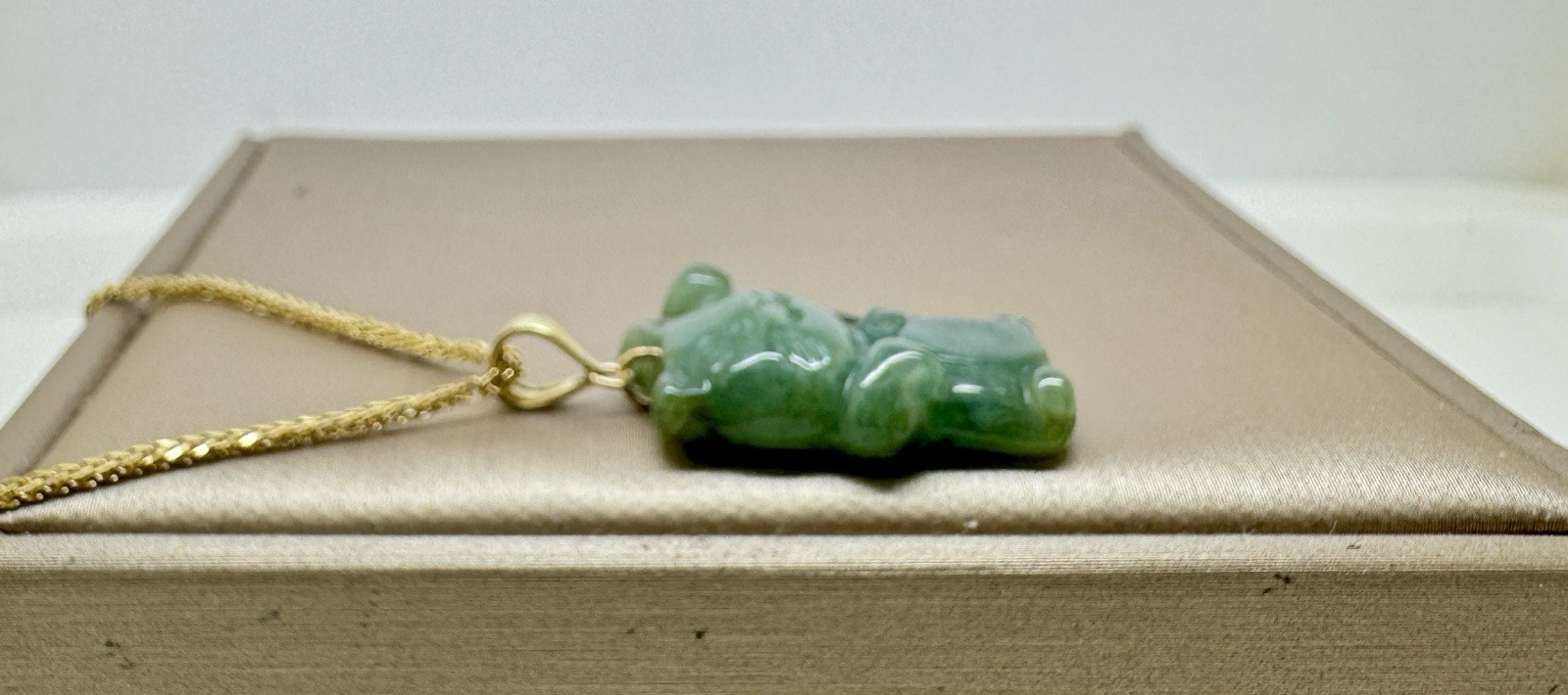Maneki Neko Waving Hand Lucky Cat Jade Carved Cute Pendant 10K Real Gold Bail招財貓