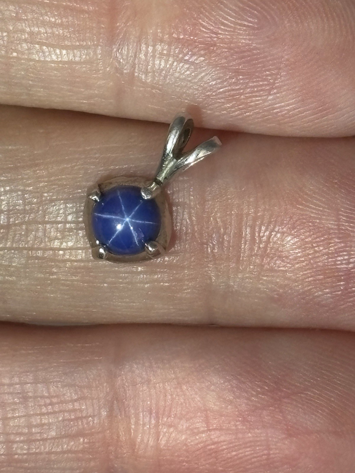 Vintage 14k White Gold Blue Star Sapphire Pendant Round Cabochon 7/16″ Petite