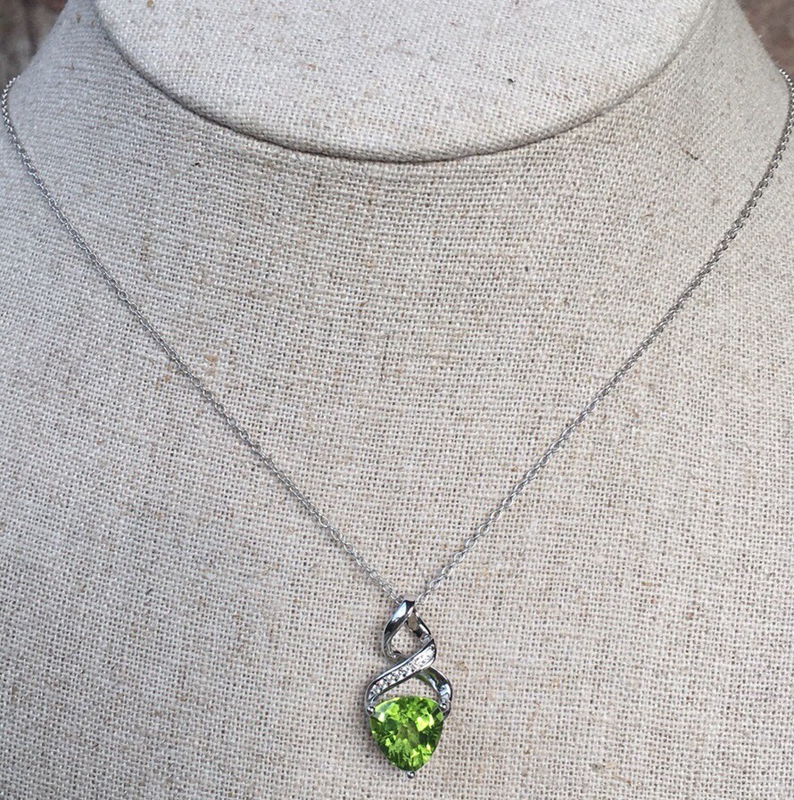 New 2.5 CTW Trillion Peridot & White Zircon Sterling Silver Pendant Necklace 925