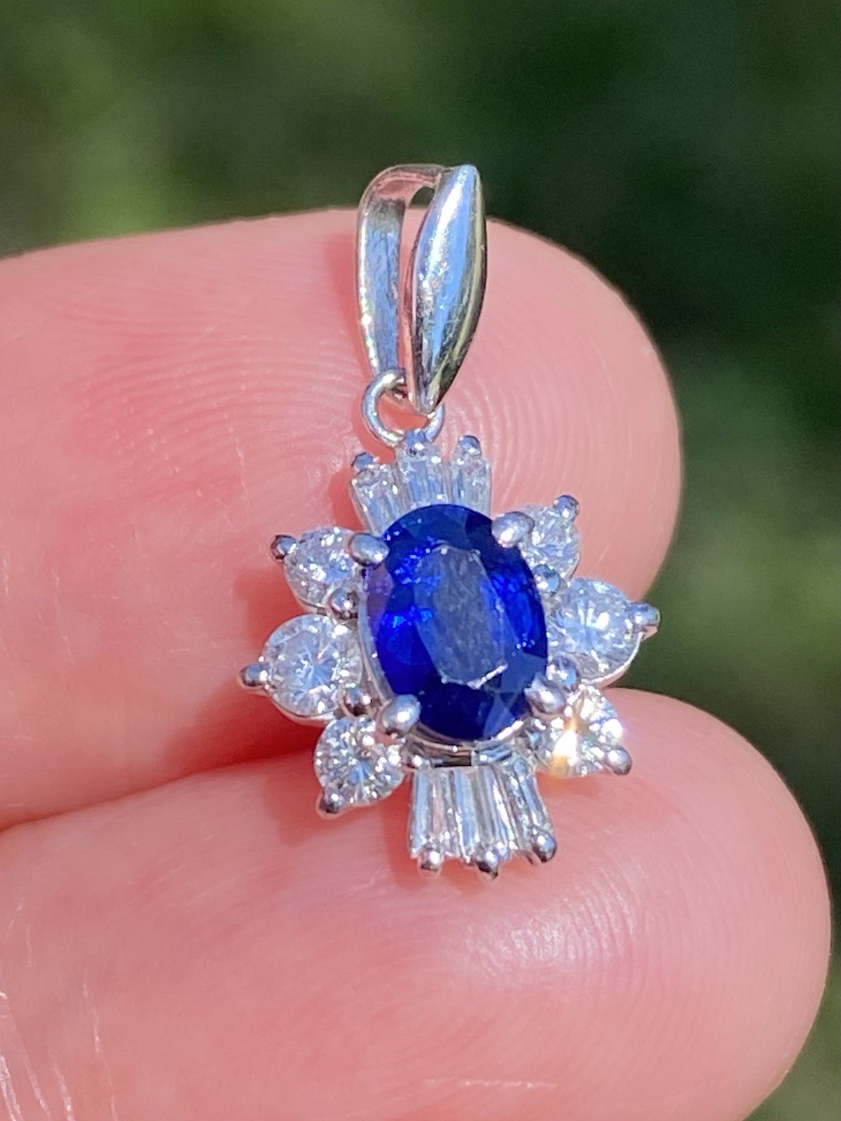 Beautiful 1.16CTW 100% Natural Quality Sapphire & VS Diamond Platinum Pendant