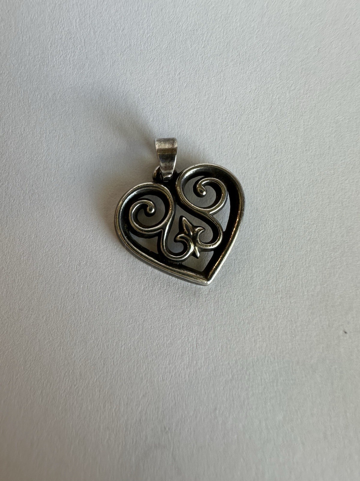 James Avery French Scroll Heart – Retired