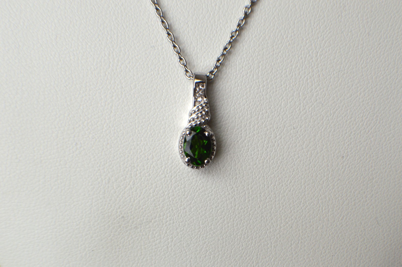 0.75ct Chrome Diopside / Zircon Pendant w/ 20″ Chain Rhodium Plated over Silver