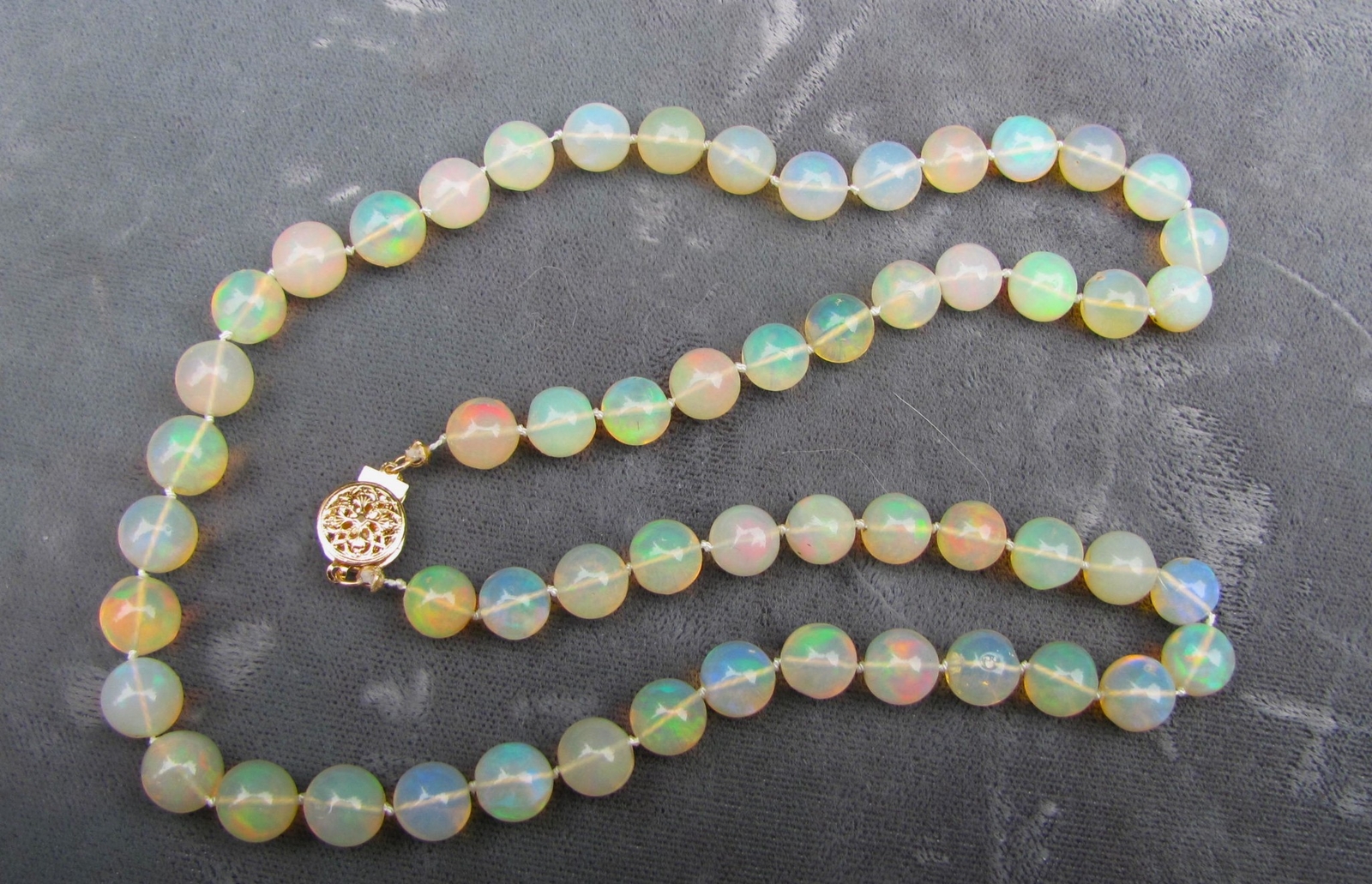 Graduated Strand Opal Bead Necklace 14K Clasp 19.5″