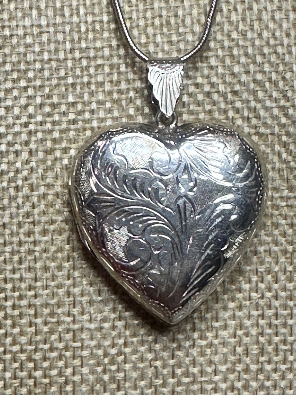 Sterling Silver 24” Snake Chain With Engraved Swirl Pattern Heart Locket 17.44g