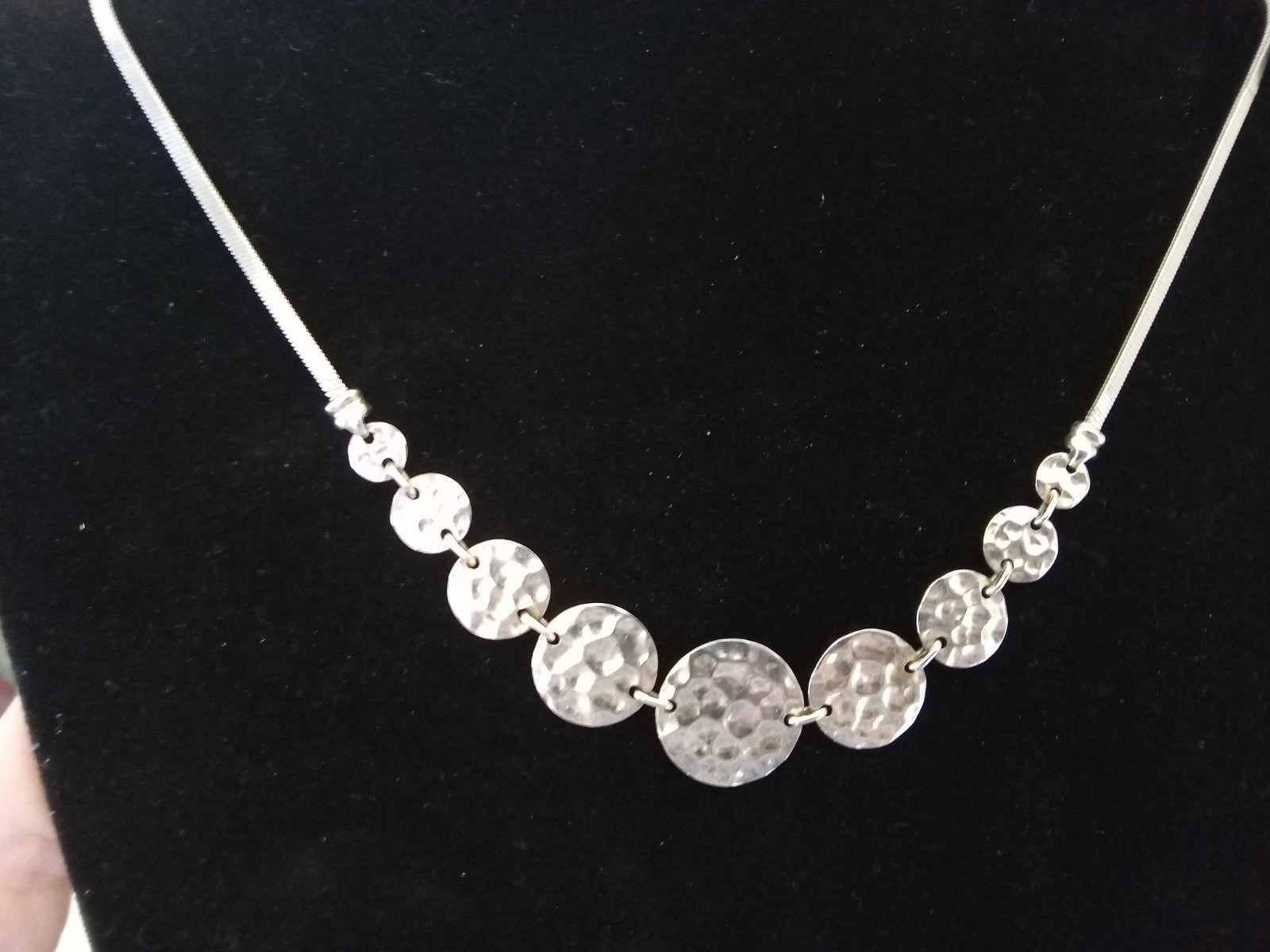Sterling Silver 925 Hammered Graduated Disc Necklace Herringbone Chain 15″