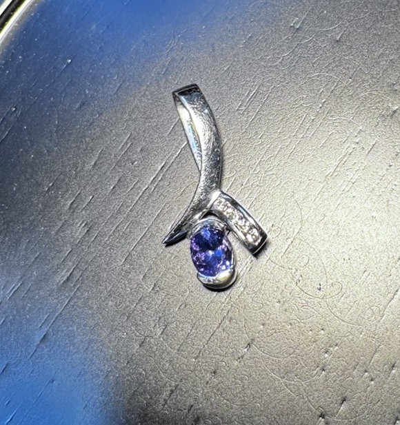 585 White Gold Oval Blue Tanzanite Asymmetrical Pendant