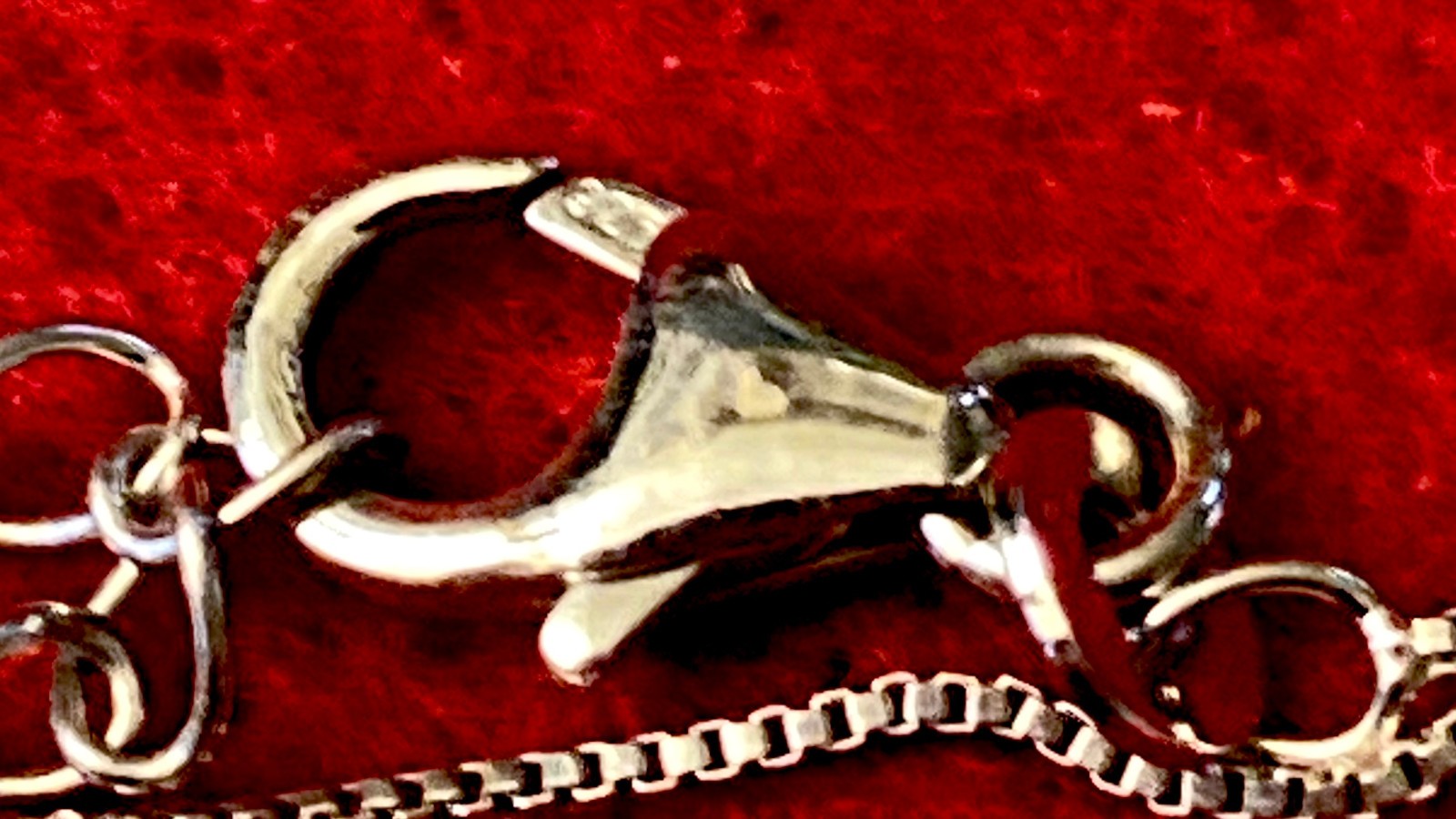 STERLING SILVER CLUSTER PENDANT NECKLACE WITH MULTIPLE LIGHT COLORED STONES