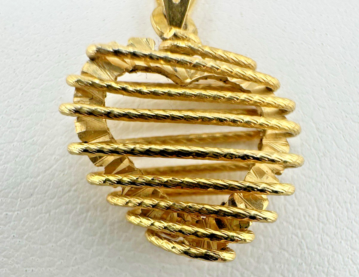18K Yellow Gold Heart Shaped Pendant – 1/2″ / 1.5 Grams – NICE!
