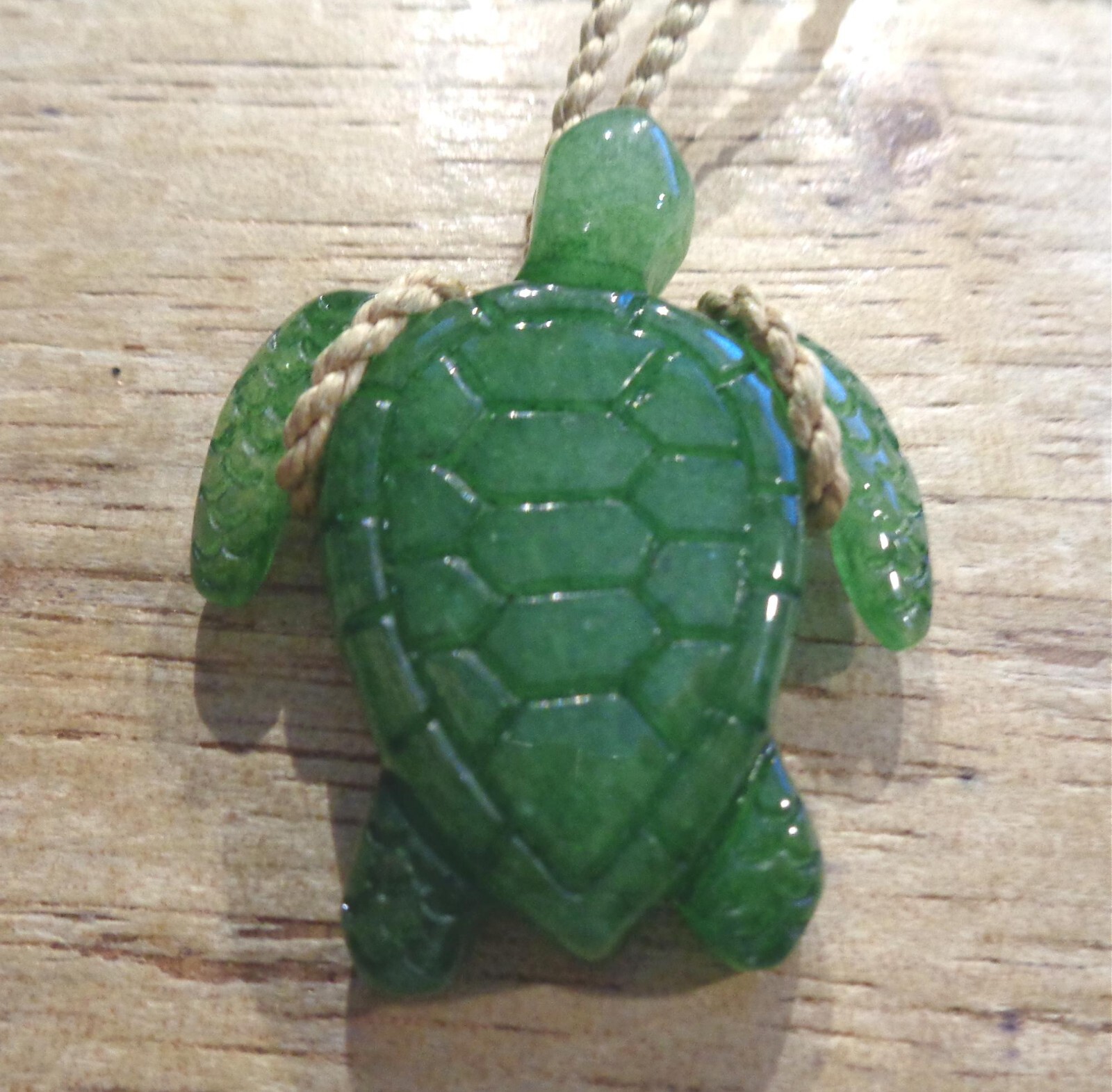 38MM HAND-CARVED GREEN JADE JADEITE HAWAIIAN HONU SEA TURTLE PENDANT NECKLACE