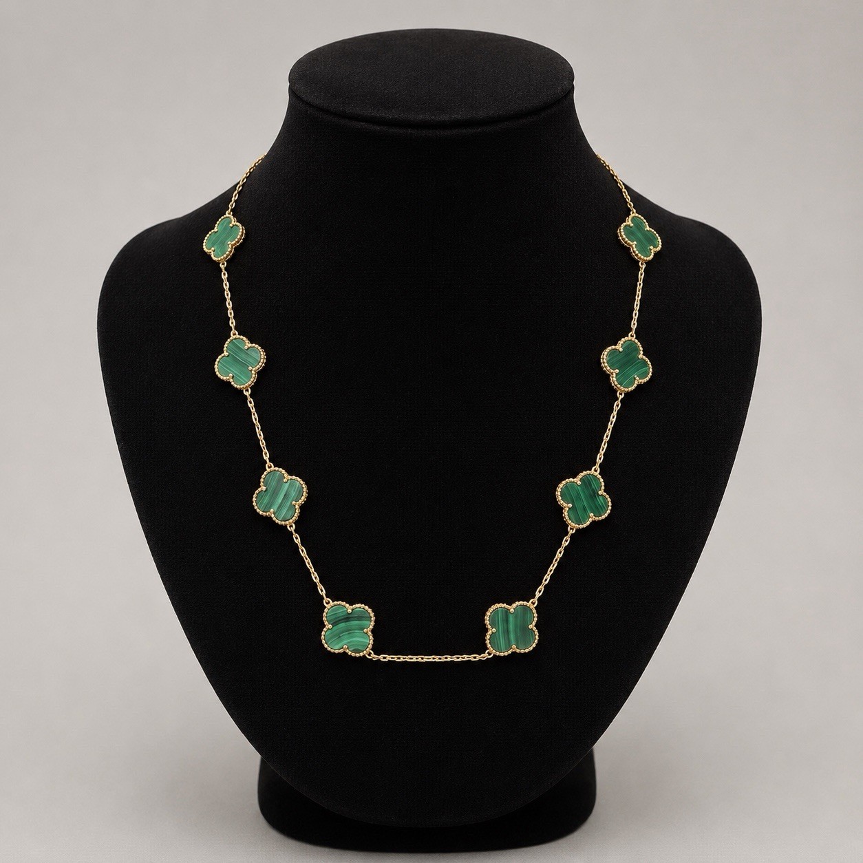 14k Gold Green flower necklace.