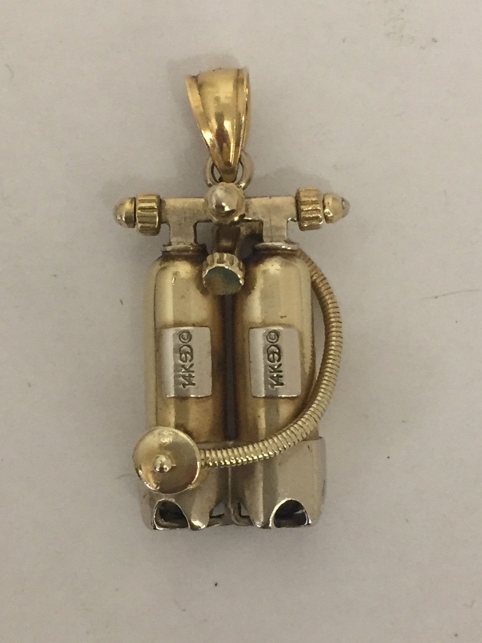 14K Yellow/White Gold 3 Dimensional Double Scuba Tanks With Air Hose Pendant