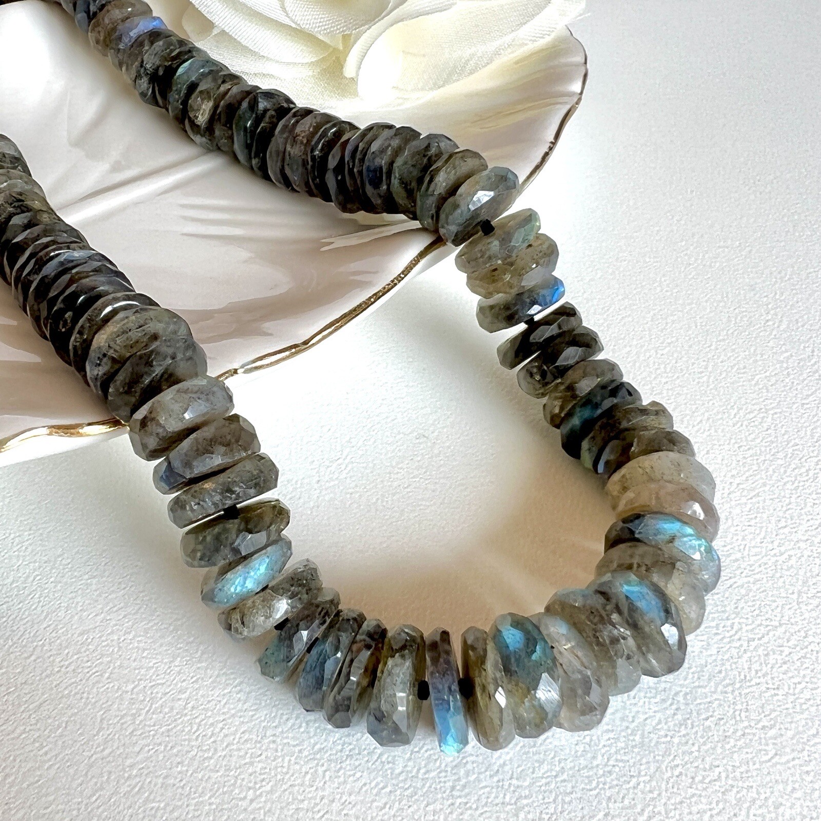 Genuine Labradorite (352cts) 14k Strand/String Beaded Necklace, New 18.5″