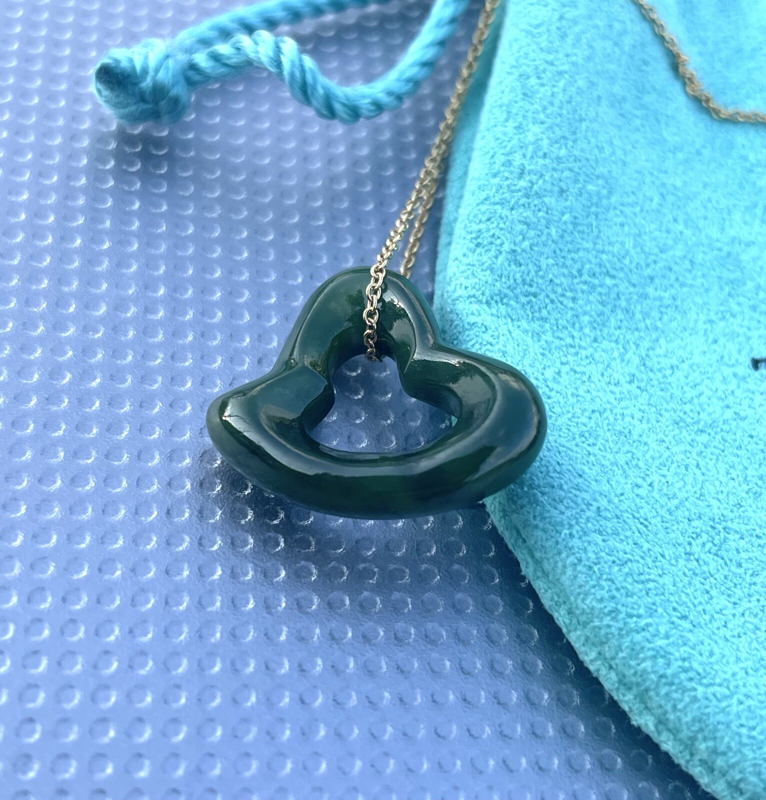 Tiffany & Co. 18k Gold LARGE Elsa Peretti Green Jade Open Heart Pendant Necklace