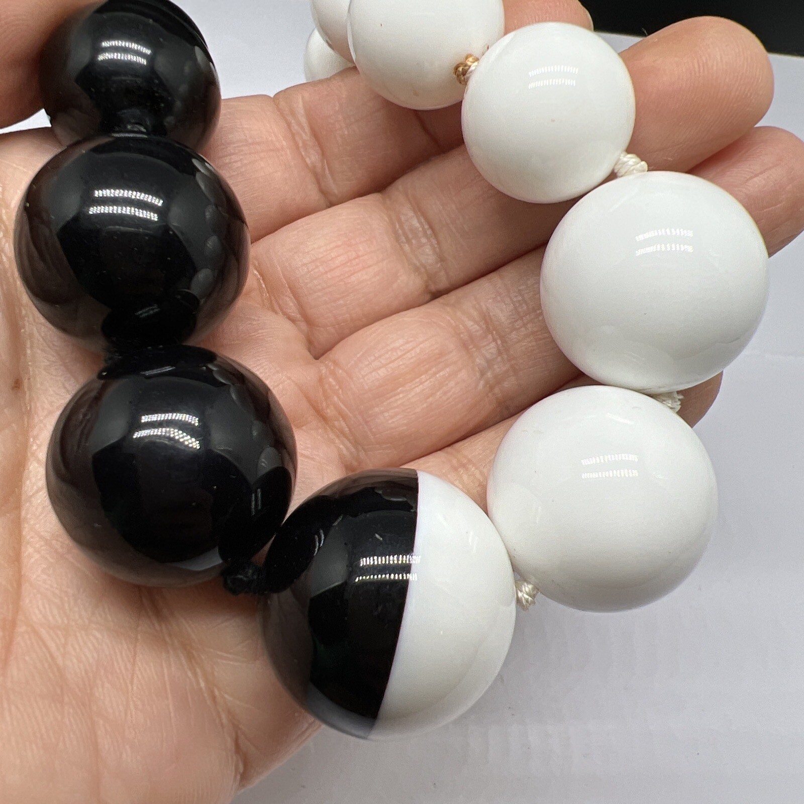 Black And White Lucite Plastic Beaded 30” Necklace 6566
