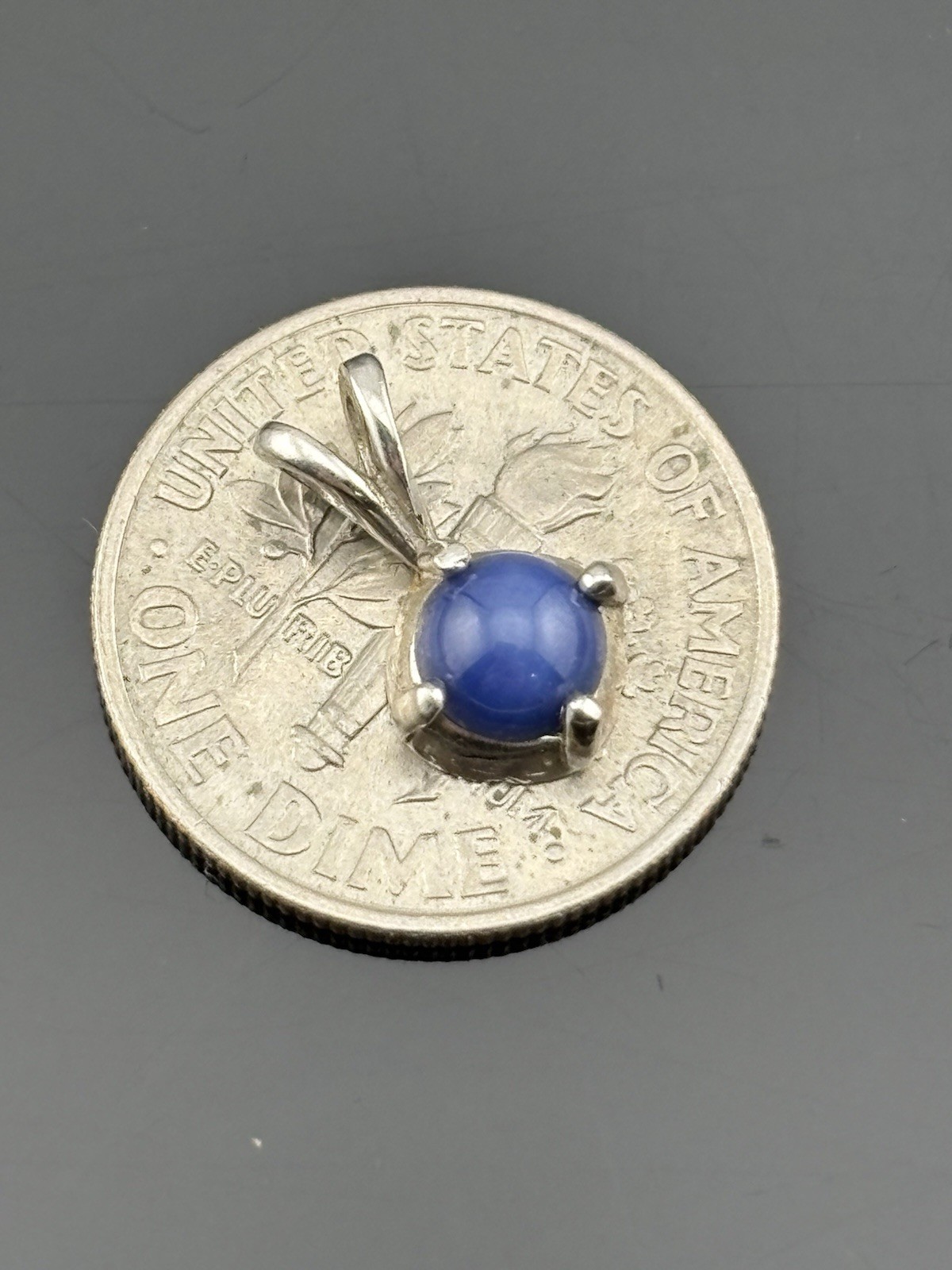 Vintage 14k White Gold Blue Star Sapphire Pendant Round Cabochon 7/16″ Petite