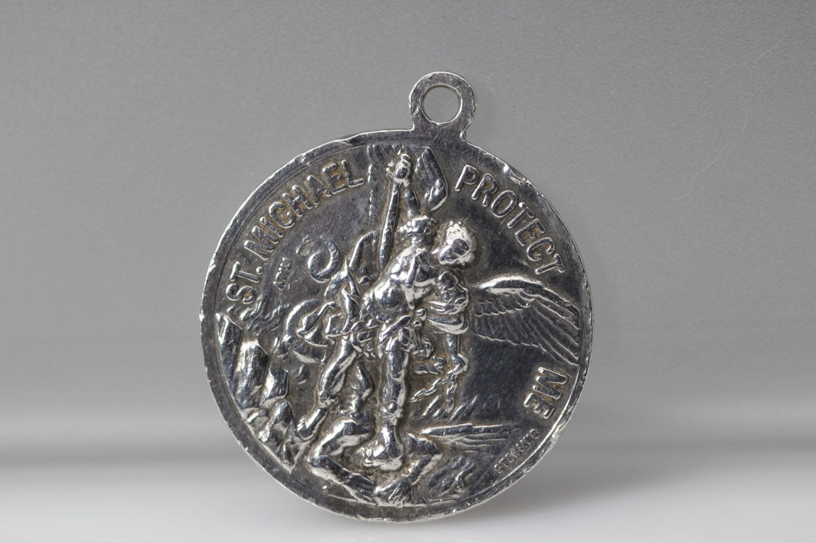 Sterling St.Michael Protect Me The USMC Round Charm Some Damage 9.4g (PEN10262)