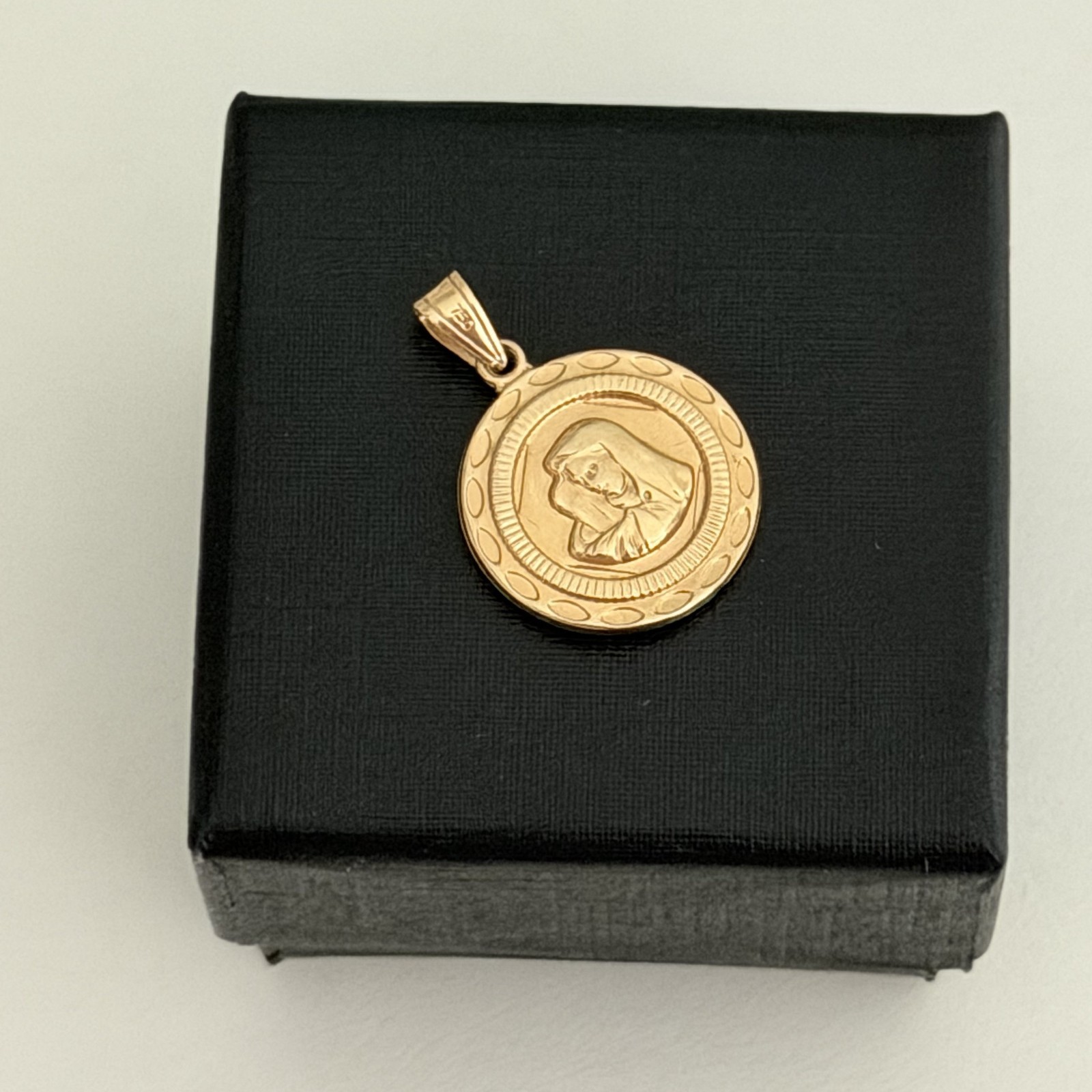 18K Yellow Gold Madonna Mother Mary Religious Medal Charm Pendant Vtg Reversible