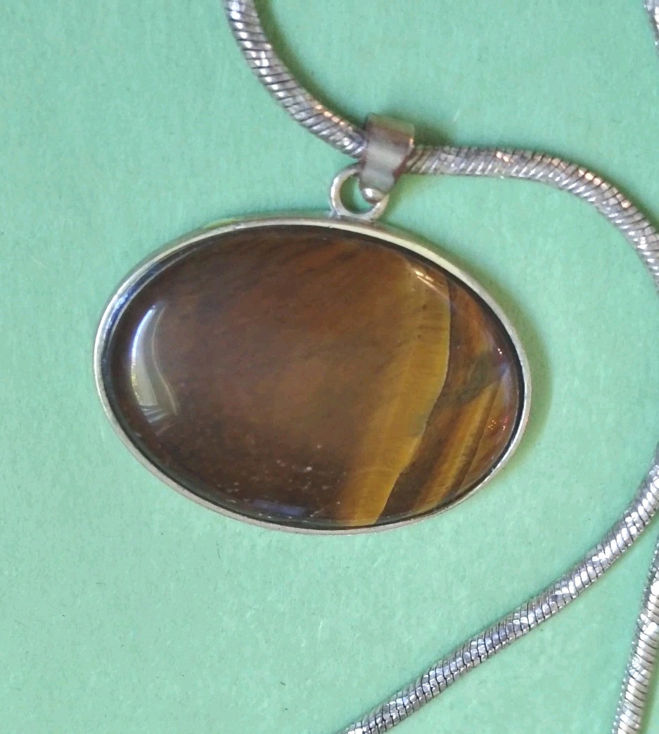 TIGER’S EYE Gemstone Pendant & Necklace In Silver Tone